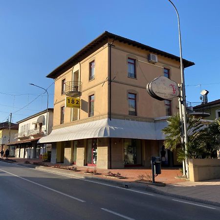 Al 182 Hotel Fornaci di Barga Bagian luar foto